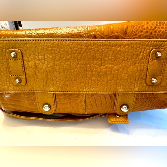 Madi Claire Satchel - Picture 4 of 16